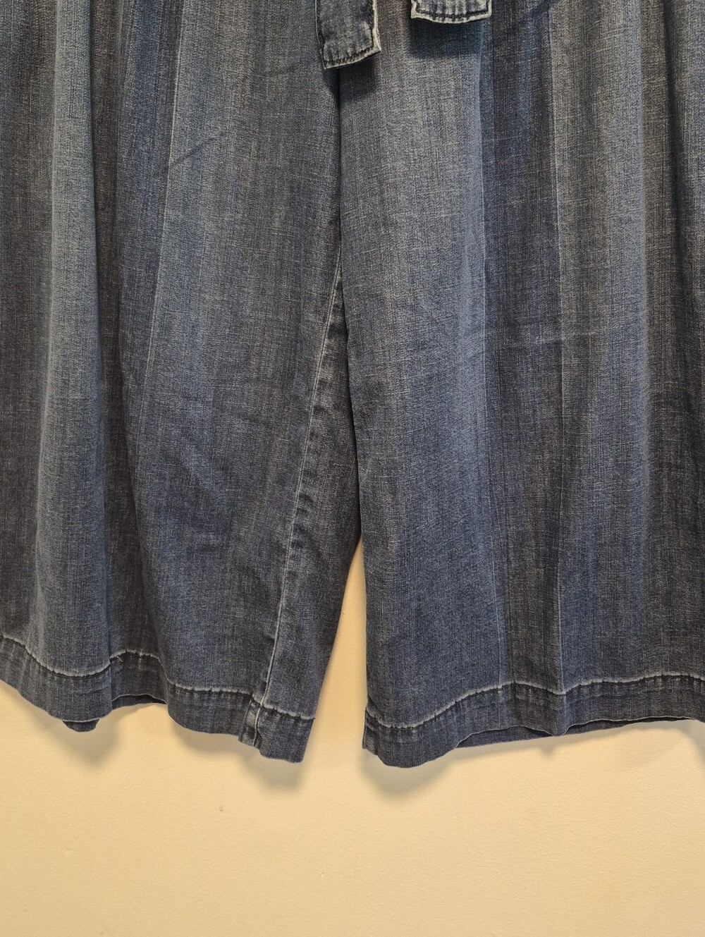 WHBM Pleated Denim Culottes Jorts Wide Leg Trousers Belted Blue Women's Sz 10 - Picture 4 of 13